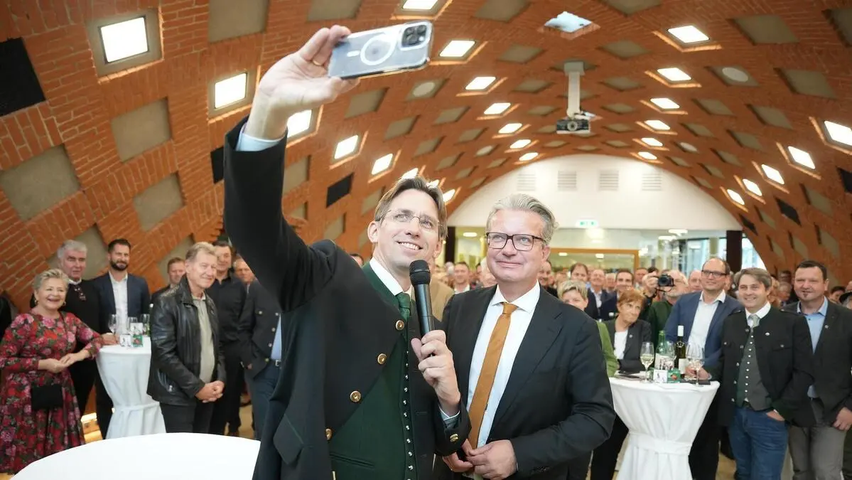 Bezirksparteiobmann Joachim Schnabel und Christopher Drexler trafen in Ehrenhausen an der Weinstraße rund 130 Funktionäre der ÖVP