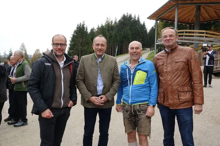 Tourismus und Politik vereint: Mathias Schattleitner, LAbg. Armin Forstner, stellvertretender Betriebsleiter Karl Fischbacher und Georg Bliem
