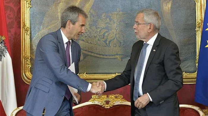 Hartwig Löger springt auch Wunsch von Alexander Van der Bellen für die kommenden Tage als Kanzler ein