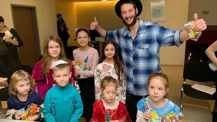 Jüdische Kinder aus der Ukraine feiern Purim in einem Wiener Innenstadthotel