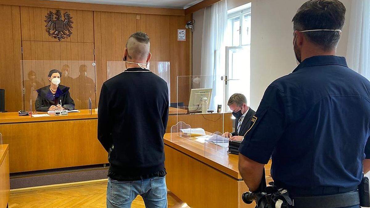 Der 26-Jährige musste sich am Dienstag am Landesgericht Klagenfurt vor Richterin Ute Lambauer verantworten