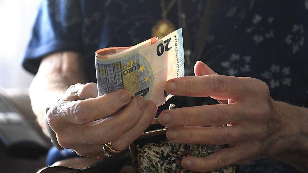Mindestpensionen, bisher  966,65 Euro, nehmen die 1000-Euro-Hürde