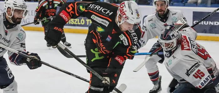 Paul Huber rackert vor dem Tor