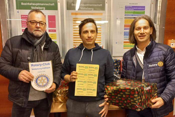 Von links: Aldo Striccher, Sebastian Huber (Sozialarbeiter der Bezirkshauptmannschaft Voitsberg) und Thomas Jaklitsch, Präsident des Rotary Clubs Voitsberg-Köflach