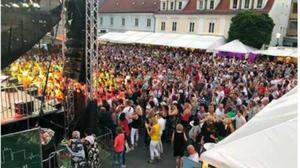 Die Open-Air-Konzerte lockten immer Tausende Besucher auf den Hauptplatz in Bad St. Leonhard