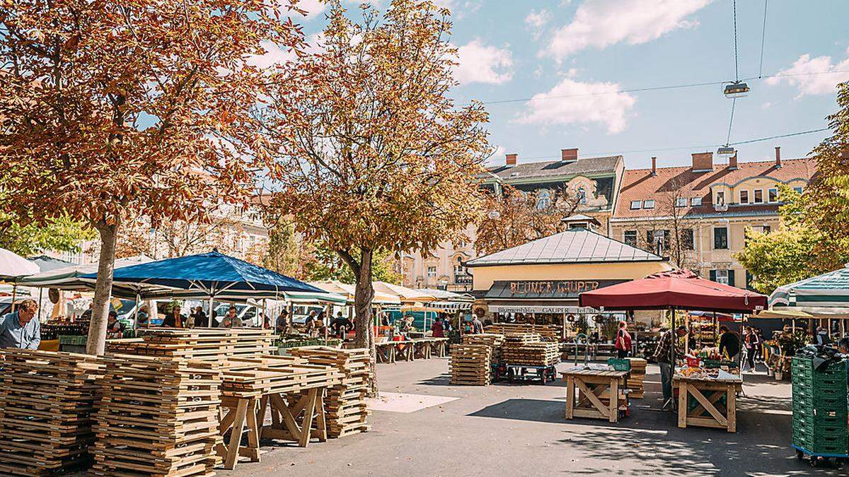 Der neue Kaiser-Josef-Platz hat seinen informellen Charme behalten. Fachleute vermissen aber die Ambition, den Platz neu zu gestalten