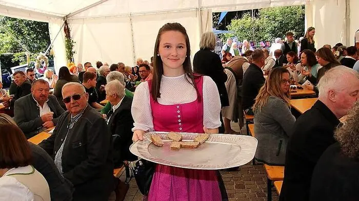 Der Bauernbund Graden mit Obmann Heimo Ortner und Stadträtin Stefanie Galler lud auch heuer wieder zum traditionellen „Bauernkirtag“ in das kleine Bergdorf, mit dem auch das Erntedankfest gefeiert wurde.