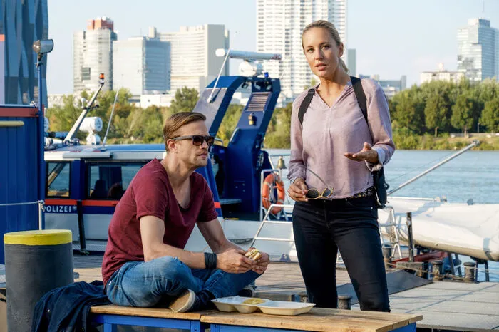 Weinzierls Psychiaterin Johanna Schulz (Bettina Kerl) wird ermordet, am Tatort ihr blutverschmierter Schützling Weinzierl. 