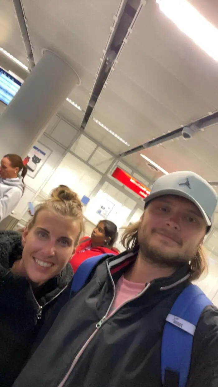 Kraßnitzer und Hoi kurz nach der Ankunft am Münchner Flughafen