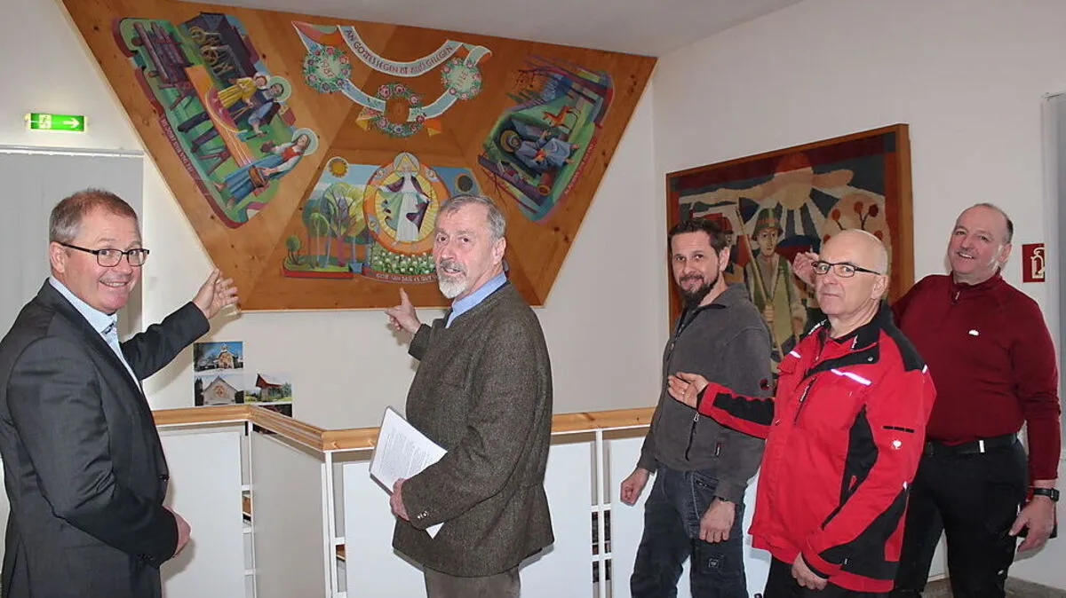 Bürgermeister Bernd Osprian, Historiker Ernst Lasnik, Tischler Wolfgang Beichl, Gerhard Schmölzer und Günther Friedrich vom Bauhof der Stadt Voitsberg