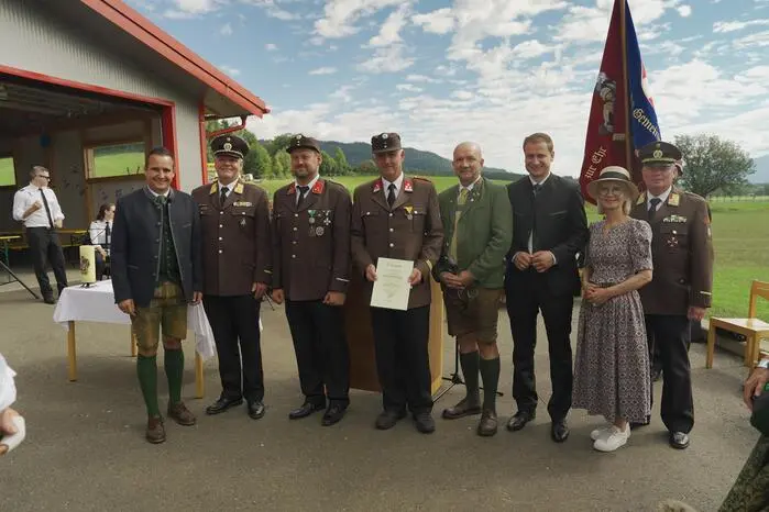 Zahlreiche Ehrengäste ließen es sich nicht nehmen, der Traditionswehr zu gratulieren – darunter Politikerinnen und Politiker sowie vonseiten des Feuerwehrwesens der Judenburger Bereichskommandant Harald Schaden.