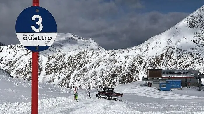 Die Präparierung der Pisten auf dem Mölltaler Gletscher laufen auf Hochtouren