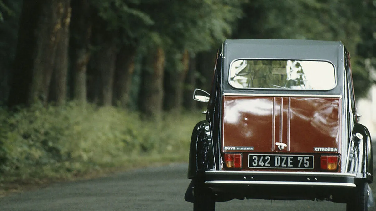 Der Citroën 2CV Charleston mit der berühmten Zwei-Farben-Lackierung