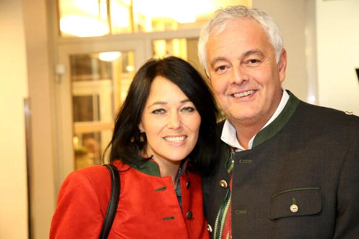 Auch Bürgermeister Alexander Benedikt schaute mit seiner Gattin Sandra am Samstag im Kulturhaus vorbei (unser Foto).