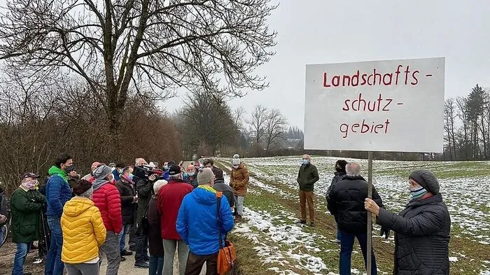 Rund 70 Anrainer kamen, um still zu protestieren