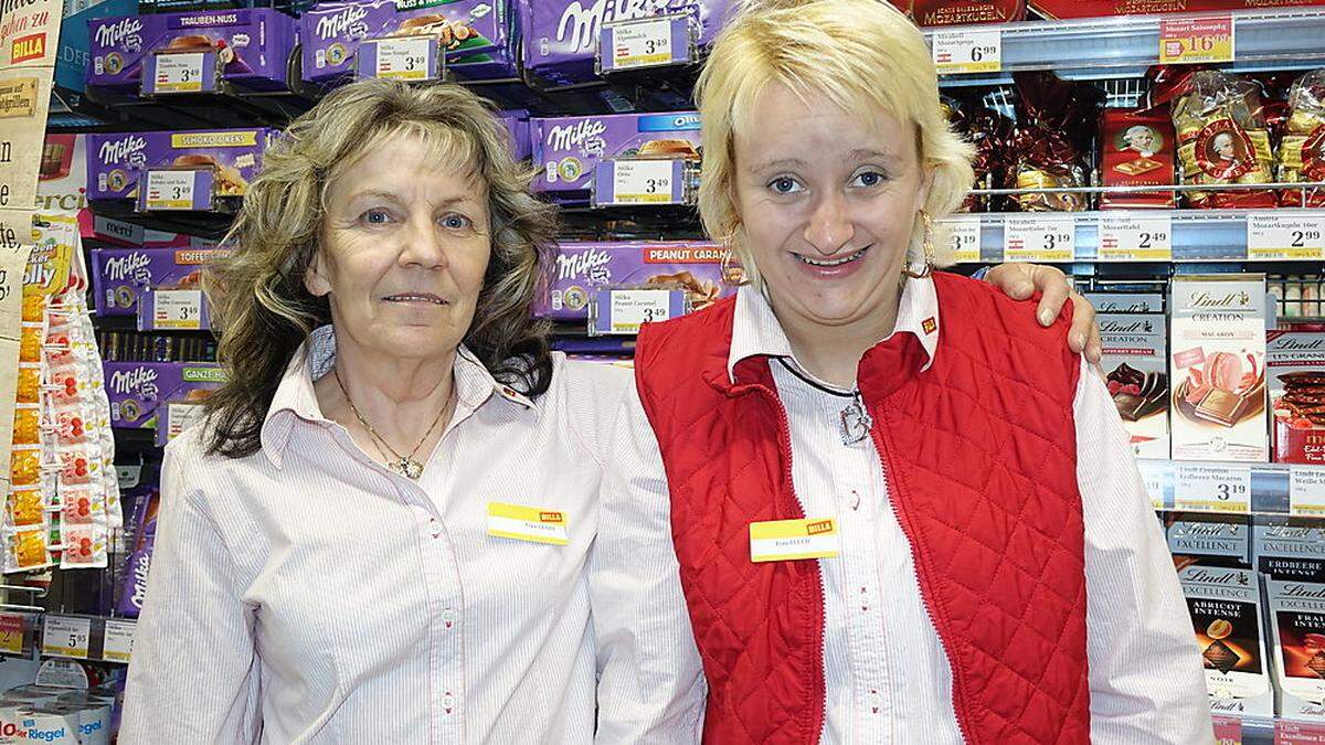 Veronika Lenes hat Johanna Fluch (rechts) in der Brucker Filiale unter ihre Fittiche genommen