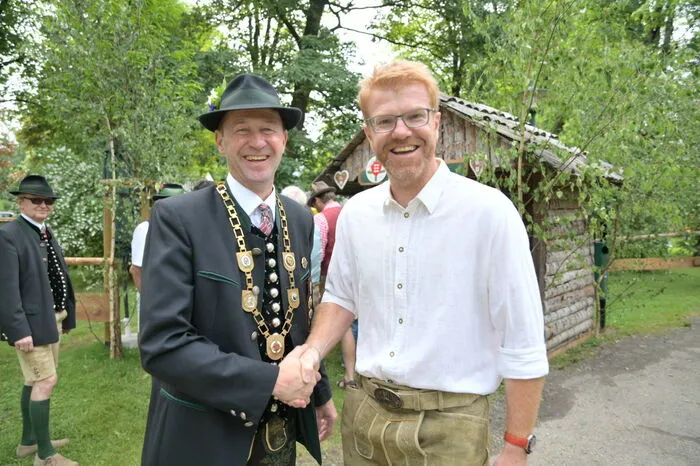 Großbauer Holger Winter mit Stadtrat Harald Bergmann