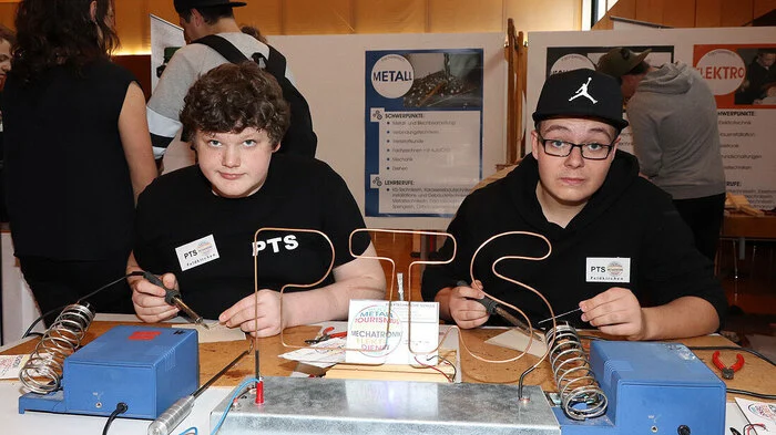 16 weiterführende Schulen aus ganz Kärnten zeigten auf der "Kick Start-Messe" im Stadtsaal Feldkirchen ihr Angebot. Vier Intsitutionen informierten allgemein über Ausbildung und Beruf.