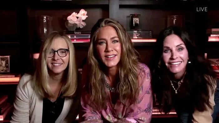 Jennifer Aniston, nominiert für ihre Rolle in "The Morning Show" wurde von ihren "Friends"-Kolleginnen Lisa Kudrow und Courteney Cox. Aniston ging jedoch leer aus.