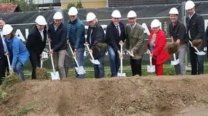 Spatenstiche mit viel Politprominenz: Diese Bilder werden nun selten (Archiv)