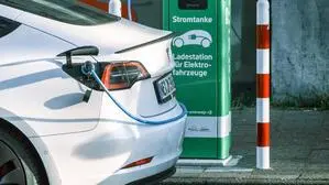 E-Auto beim Tanken