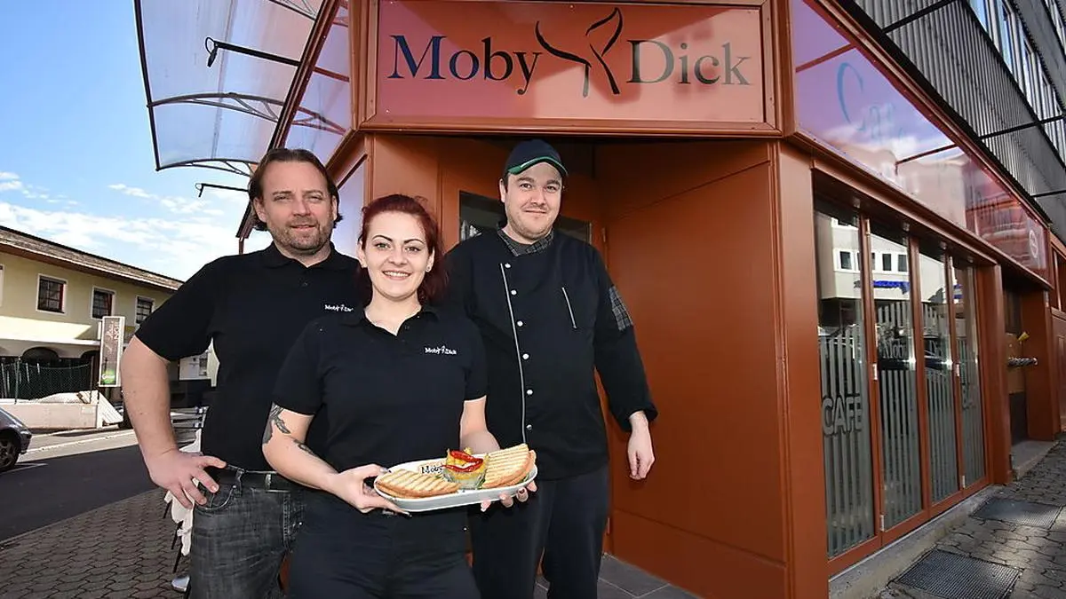 Chef Markus Schneider mit den Mitarbeitern Kim Kenzian und Florian Ehrenhöfer