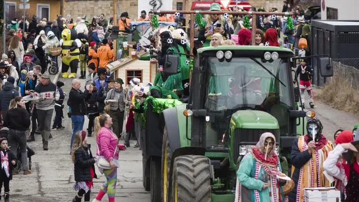 Bunt, laut und voller Lebensfreude präsentierte sich die Marktgemeinde Pöls-Oberkurzheim am vergangenen Samstag beim traditionellen Faschingsumzug.