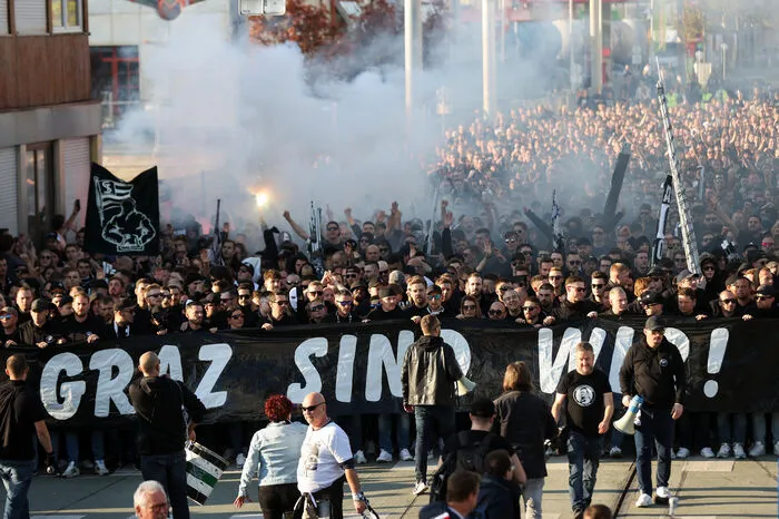 ... durch die Conrad-von-Hötzendorf-Straße zum Stadion nach Liebenau ...