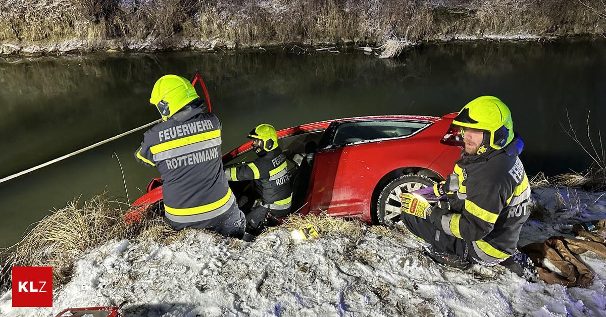 Auto-drohte-in-Bach-zu-st-rzen-Feuerwehr-befreite-Lenker