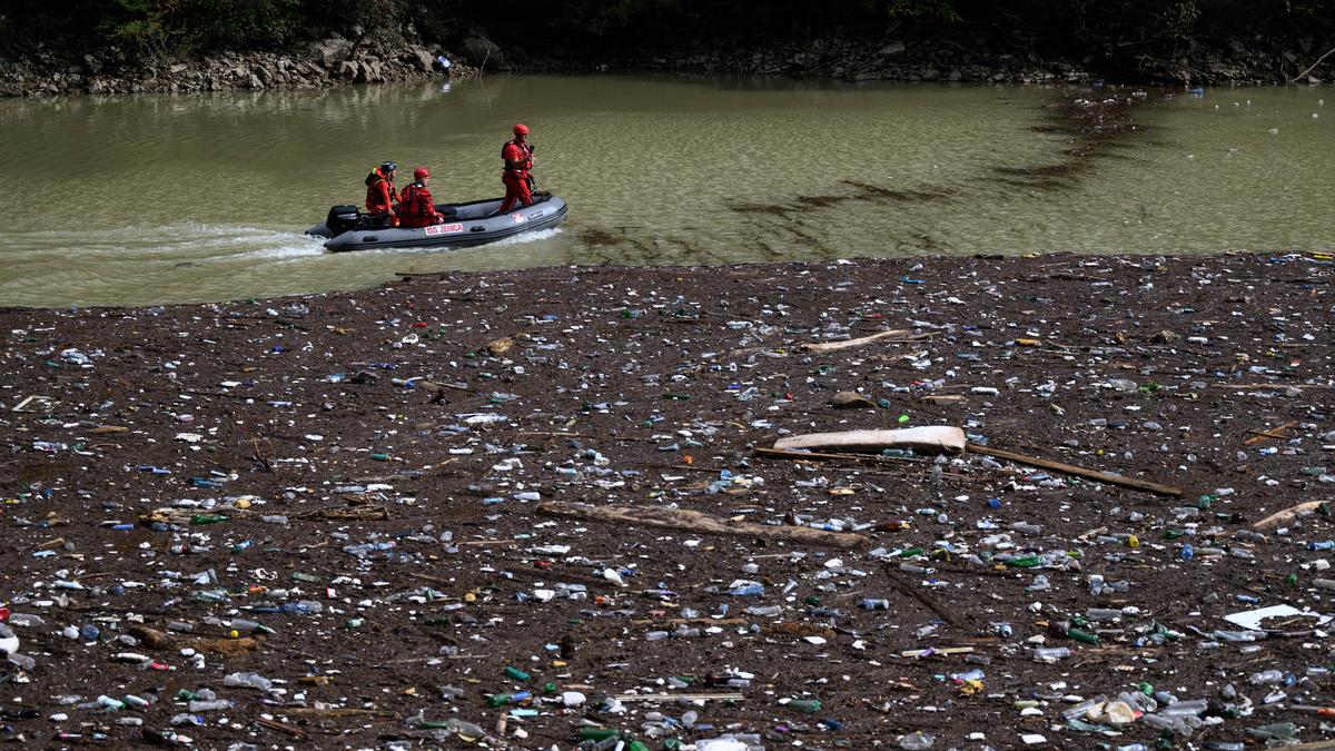 Die Neretva ist derzeit voll mit Müll