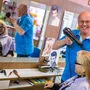 Günther Hönigmann ist seit 73 Jahren Frisör und föhnt noch immer munter weiter