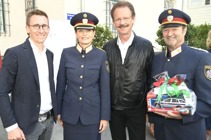 Die Architekten Edwin Pinteritsch und Robert Rieder, mit Chefinspektor Josef Brandner und Kärntens Polizeidirektorin Michaela Kohlweiß.