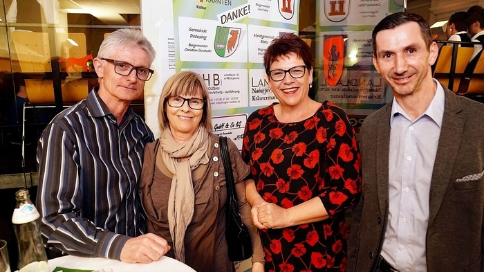 NMS-Direktor Michael Persterer mit Andrea und Vizebürgermeisterin Heidi Penker mit Hansjörg