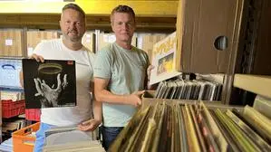 Markus und Manfred Krisper handeln mit Schallplatten, CDs und Musik-Kassetten