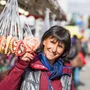Beim Ursulamarkt kommen Schnäppchen- und Süßigkeitenjäger auf ihre Kosten.