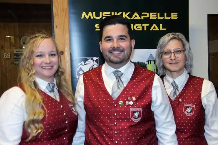 Obmann Thomas Ruprechter sowie die Kapellmeister Gernot Mang, Carina Jandl und Katharina Marchl hatten ein flottes, abwechslungsreiches Programm vorbereitet und ernteten dafür tosenden Applaus. 