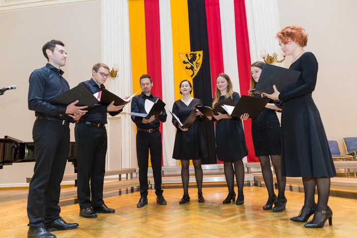 Zu Gast war auch der Chor "Horus Vocals" aus Graz, sowie ein Bläserensemble unter der Leitung von Daniel Weinberger und Pianistin Paolina Decevic.