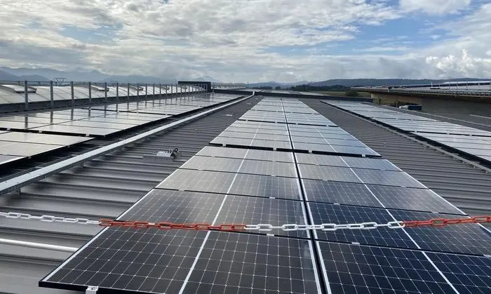 Die Tilly-Anlage wird pro Jahr drei Millionen Kilowattstunden Strom aus Sonnenlicht erzeugen.