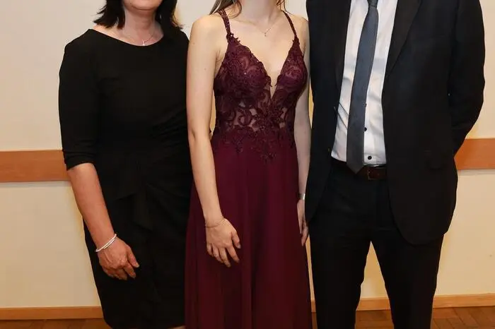 Die Veranstaltung wurde mit einer Eröffnungsansprache von Direktorin Ursula Schriefl eingeleitet, gefolgt von einer glamourösen Polonaise und später einer Mitternachtseinlage, unterstützt von der Tanzschule Dietrich. 