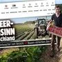 Links: Die "Bild" ruft den Erdbeer-Wahnsinn aus Großes Bild: Bei Josef Singer in Hartl startet die Hochsaison