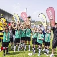 Die Mädchen der VS Feldkirchen 1 jubelt über den Landesmeister