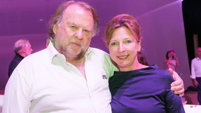 Am Samstagabend feierte "Altes Testament" im Schauspielhaus Premiere (hier die Nachtkritik!). Unter den Ehrengästen begrüßten Regisseur Volker Hesse und Schauspielhaus-Intendantin Iris Laufenberg ...
