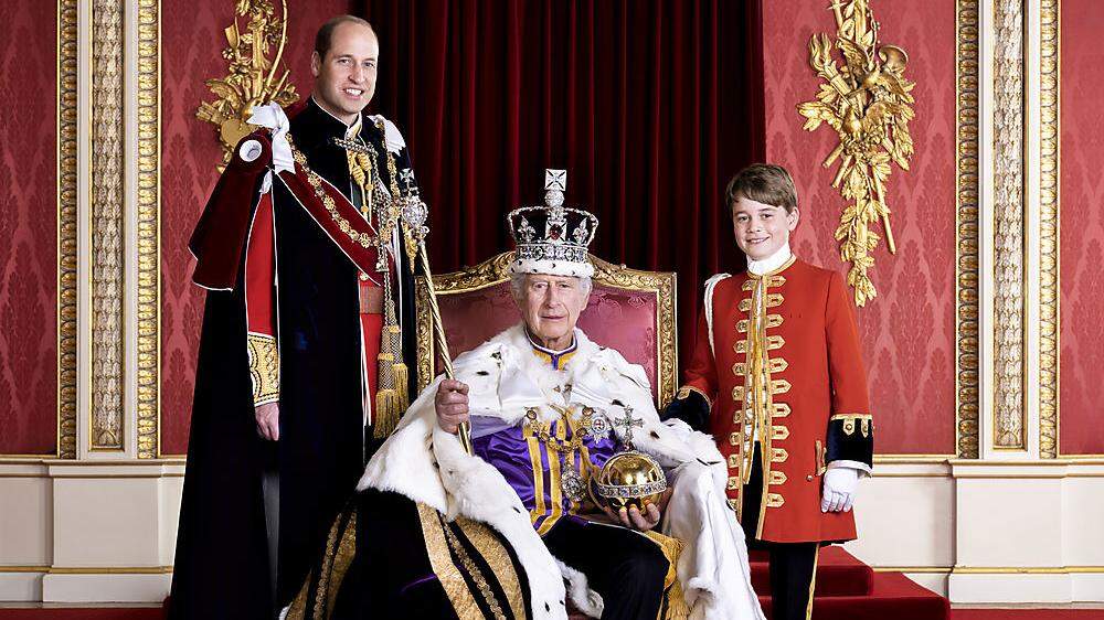 König Charles mit seinem Sohn William und Enkel George