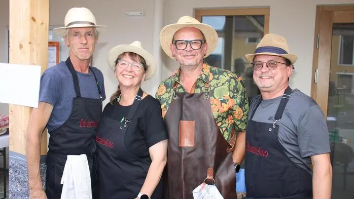Im Rahmen ihres beliebten Grillabends präsentierten Obfrau Karin Mauser und ihr Team vom Filmclub Polsterlkino den neuen Film „Altweibersommer“ im neuen Kirchhof in Ligist.