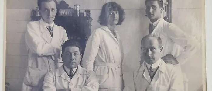 Dr. Hermann Sedaj (links vorne) ordinierte ab 1926 in Maribor, das Haus mit der Praxis wurde im Zweiten Weltkrieg zerbombt