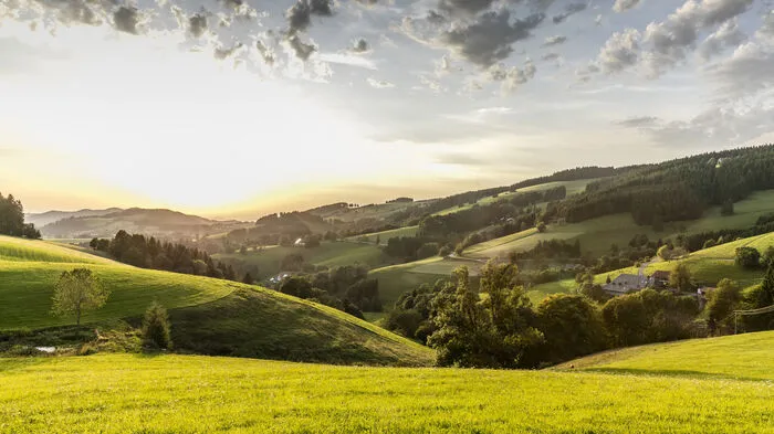 Natur pur: Der Hochschwarzwald ist die Region im südlichen Schwarzwald und liegt im Südwesten Baden-Württembergs, an der Grenze zur Schweiz. Der Schwarzwald ist Deutschlands höchstes und größtes zusammenhängendes Mittelgebirge. Er ist eine wichtige Tourismusregion und das meistbesuchte Urlaubsziel unter den deutschen Mittelgebirgen.