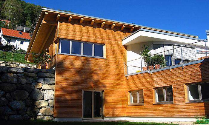Wohnhaus nach einem Entwurf von Martin Gruber: zwei Ebenen für zwei unterschiedliche Nutzungsbereiche – schlafen im Erdgeschoß, wohnen darüber 