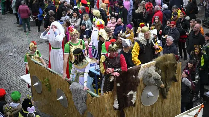 Beim großen Faschingsumzug in Deutschlandsberg nahmen 32 Gruppen und zwei Blasmusikkapellen teil