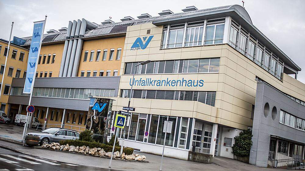 Der Verletzte wurde in das Unfallkrankenhaus Klagenfurt gebracht