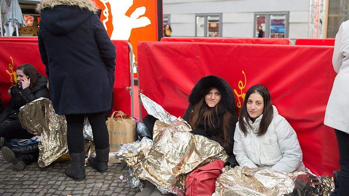 Camp seit den frühen Morgenstunden: Fans vor dem Berliner Kino